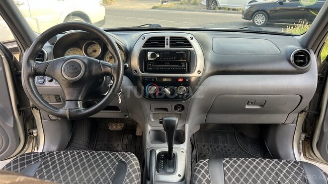 Toyota RAV4-18