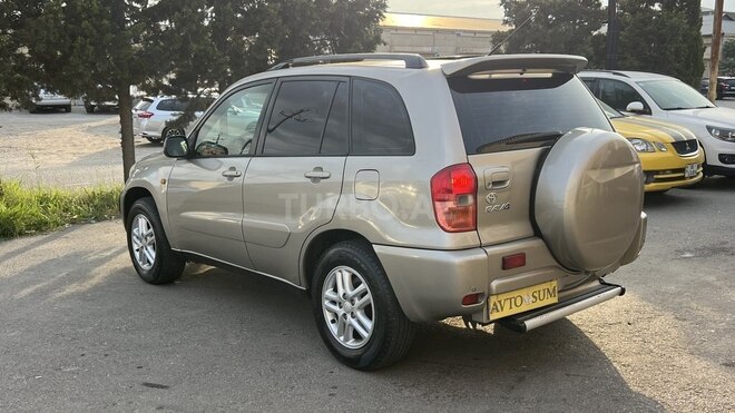 Toyota RAV4-12