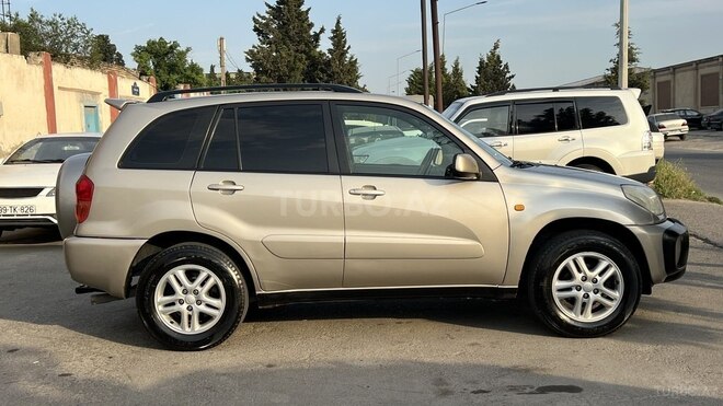 Toyota RAV4-13
