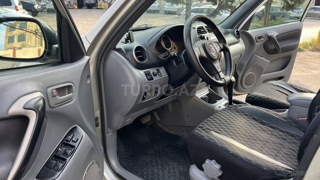 Toyota RAV4-6