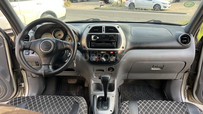 Toyota RAV4-17
