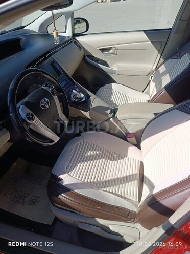 Toyota Prius-4