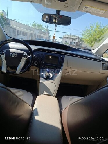 Toyota Prius-5