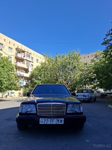 Mercedes 220 E-1