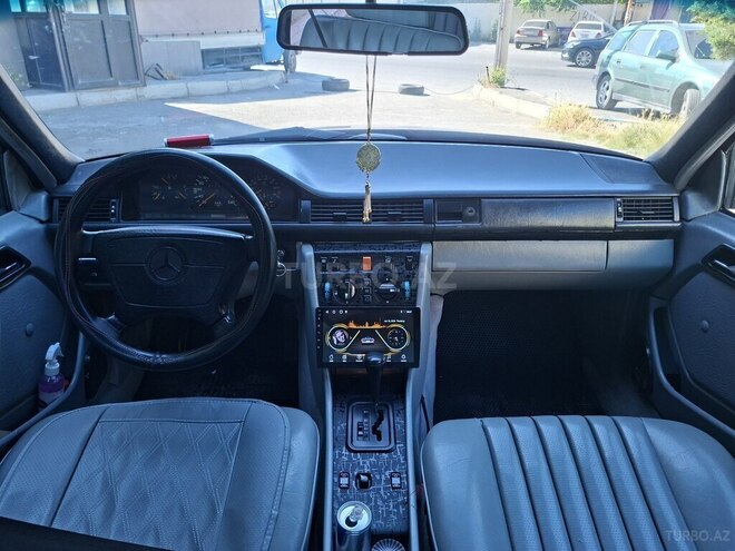 Mercedes 220 E-4