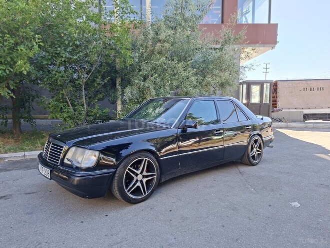 Mercedes 220 E-2