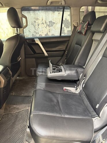 Toyota Land Cruiser Prado-21