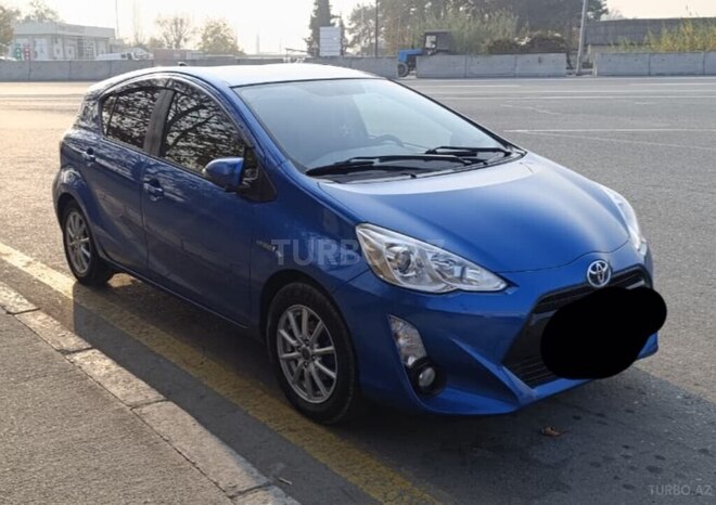 Toyota Aqua-1