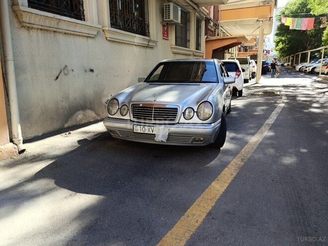 Mercedes E 230-1