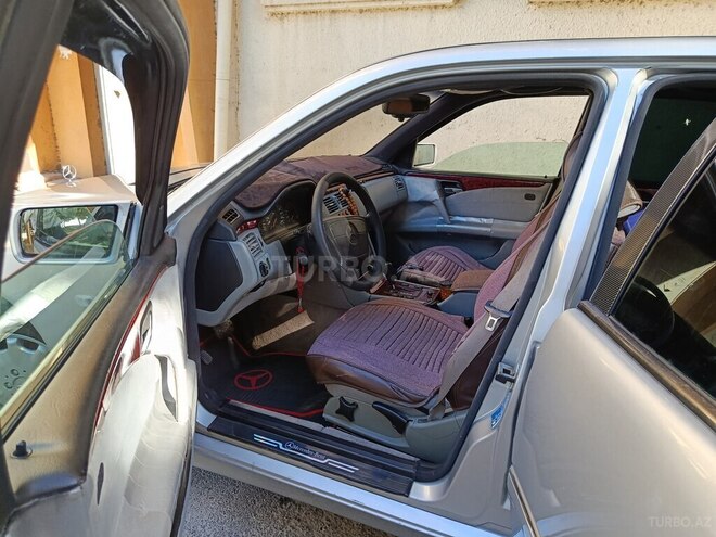 Mercedes E 230-5