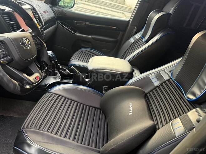 Toyota Land Cruiser Prado-17