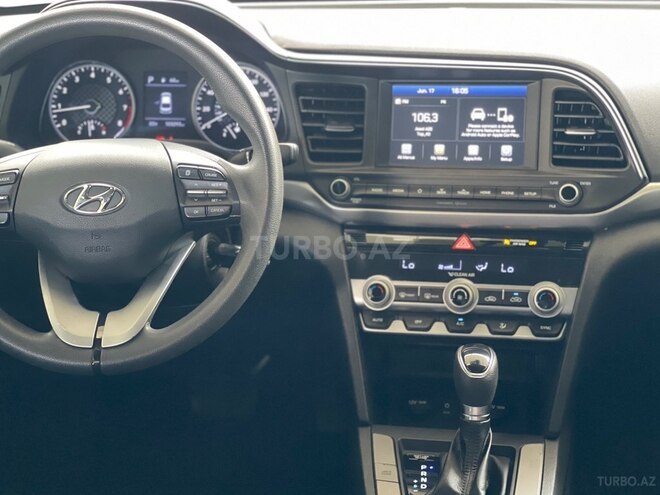 Hyundai Elantra-12