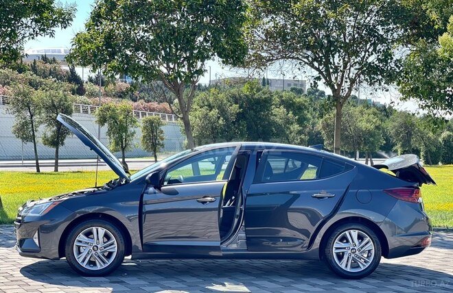 Hyundai Elantra-16