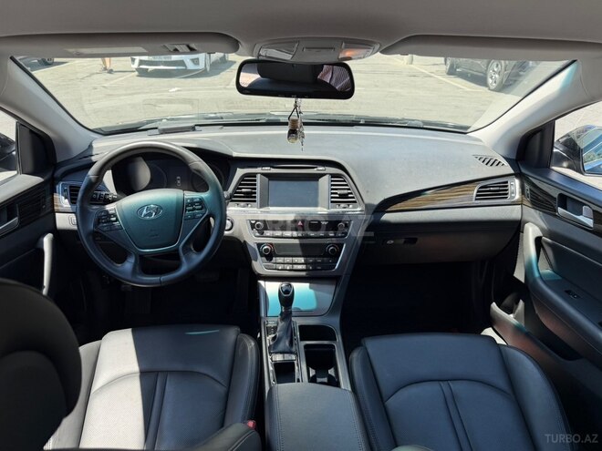 Hyundai Sonata-12