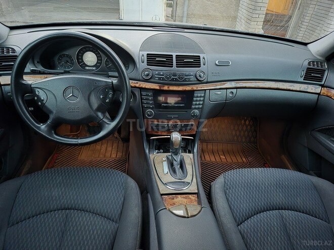 Mercedes E 240-8