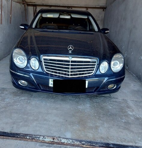 Mercedes E 240-1
