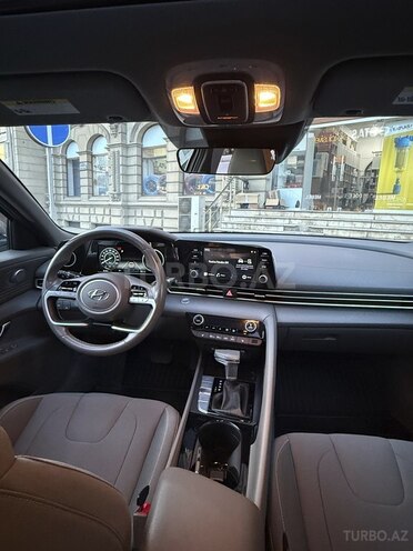 Hyundai Elantra-3