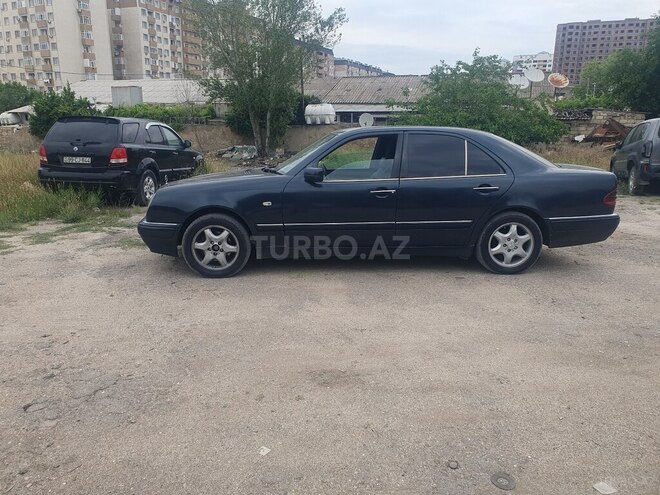 Mercedes E 220-2