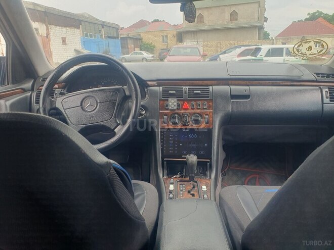 Mercedes E 220-3