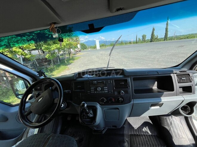 Ford Transit-8