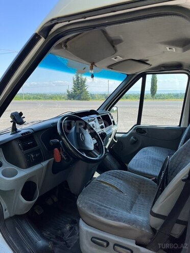 Ford Transit-9