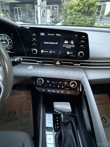 Hyundai Elantra-11