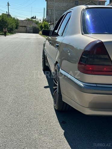 Mercedes C 200-8