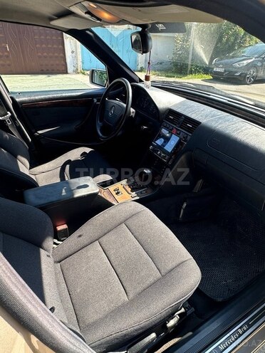 Mercedes C 200-11