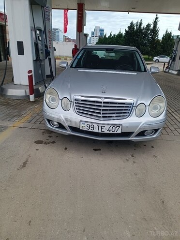 Mercedes E 220-1