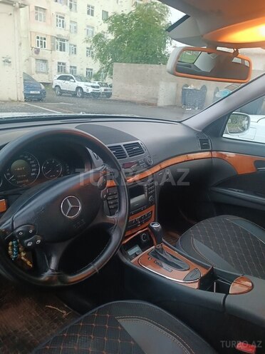 Mercedes E 220-17