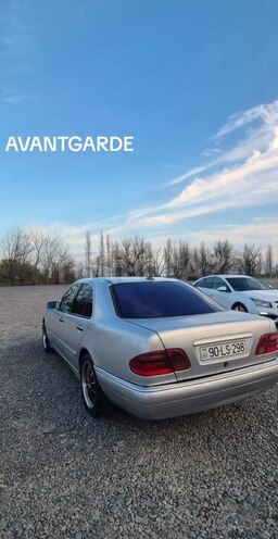 Mercedes E 220-4