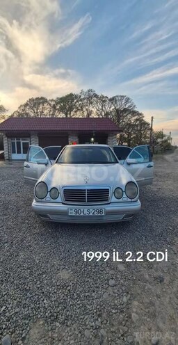 Mercedes E 220-1