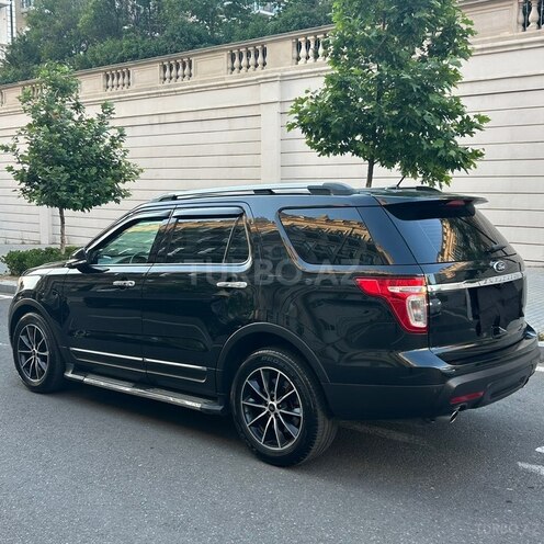 Ford Explorer-5