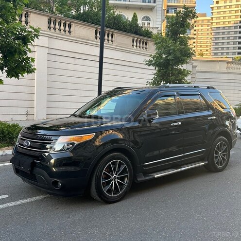 Ford Explorer-3