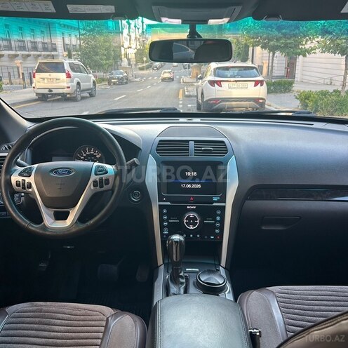 Ford Explorer-9