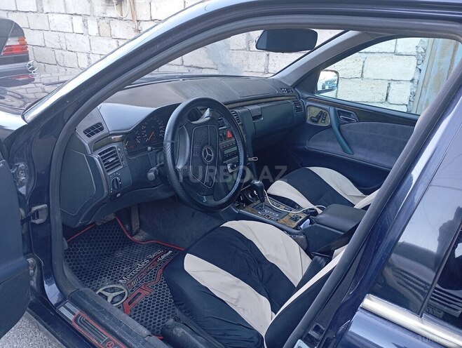 Mercedes E 230-5