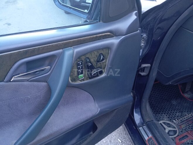 Mercedes E 230-10