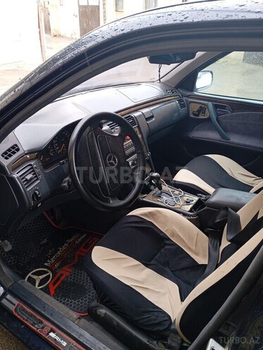 Mercedes E 230-8