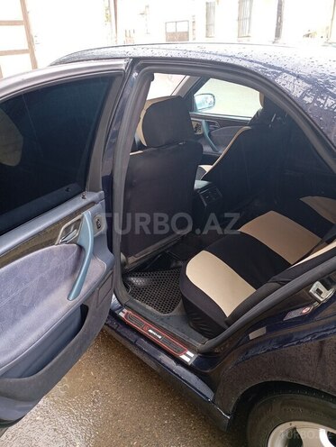 Mercedes E 230-9