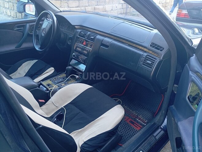 Mercedes E 230-11