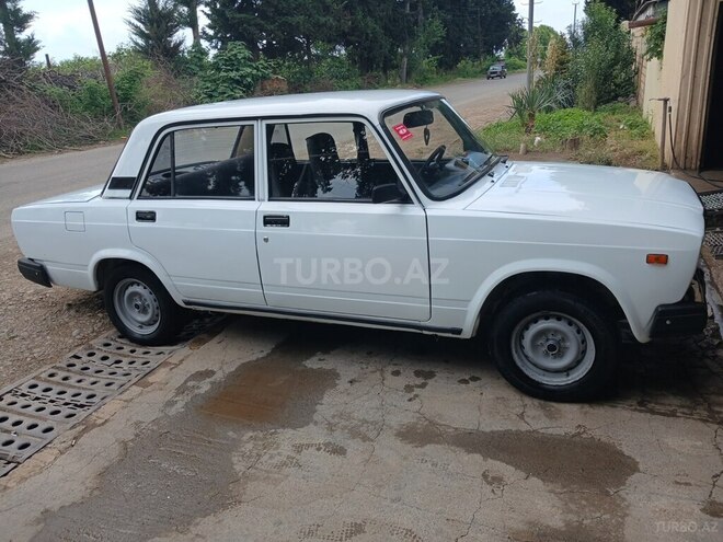 LADA (VAZ) 2107-2