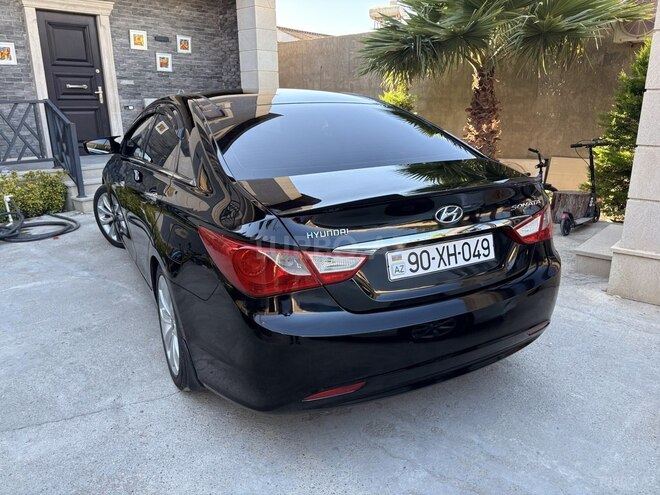 Hyundai Sonata-12