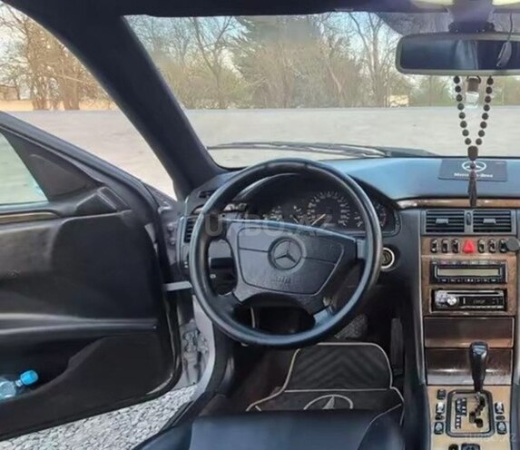 Mercedes E 220-5