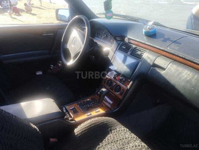 Mercedes E 200-9