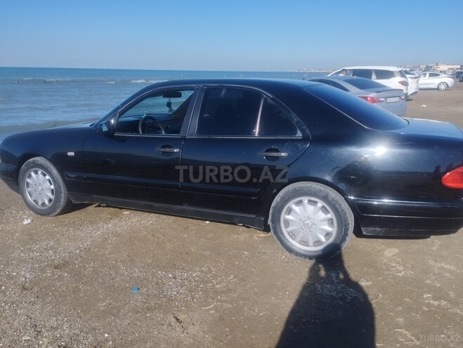 Mercedes E 200-5