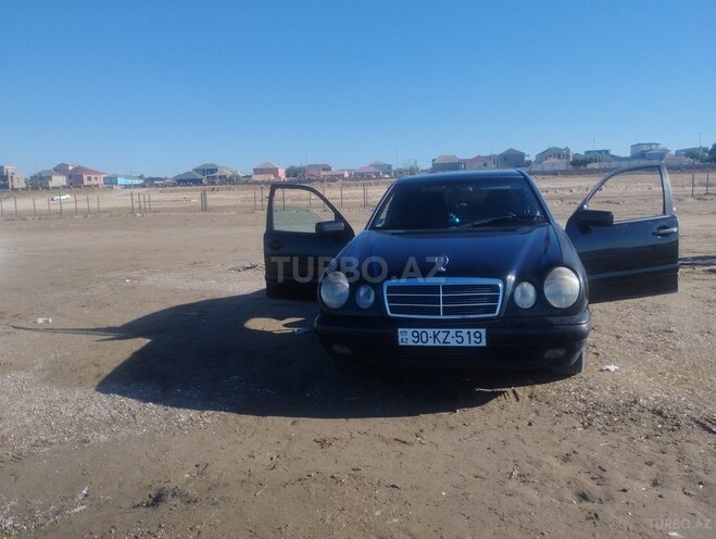Mercedes E 200-1