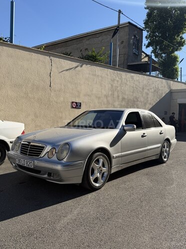 Mercedes E 220-3