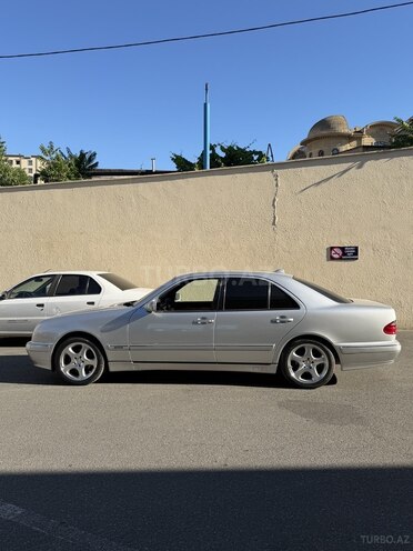 Mercedes E 220-8