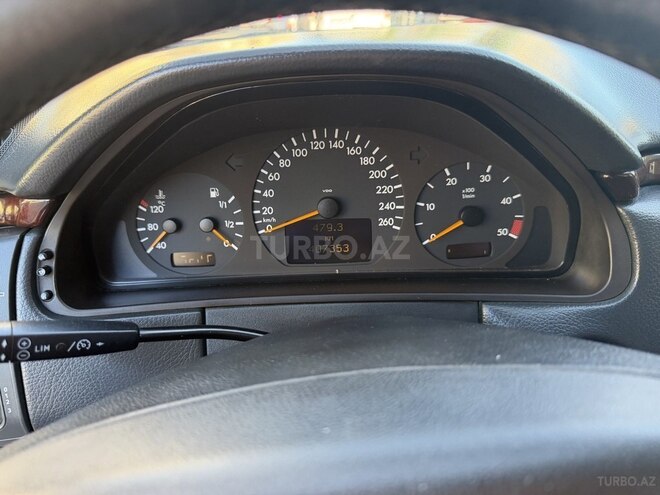 Mercedes E 220-13