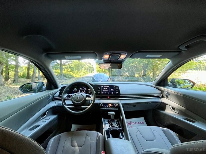Hyundai Elantra-11